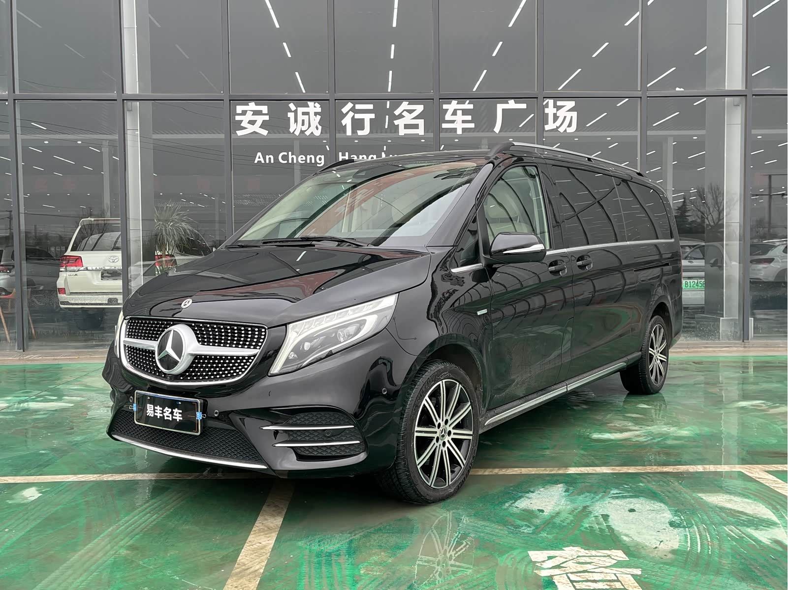 Минивэн Mercedes-Benz V-class (2022)